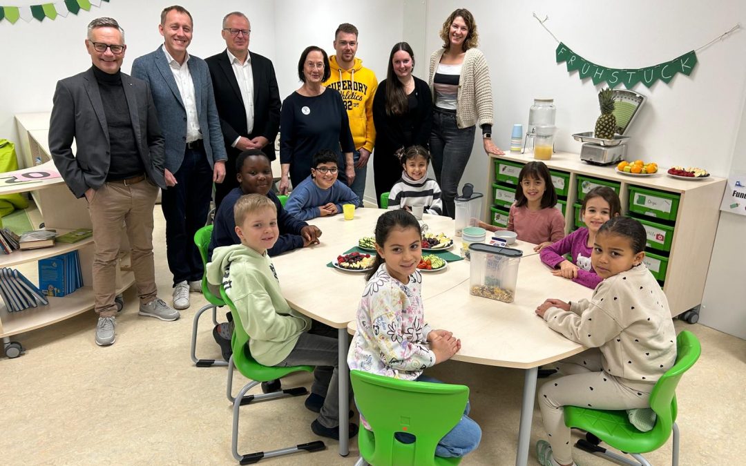 Spendenübergabe an der Neuen Grundschule Geestemünde